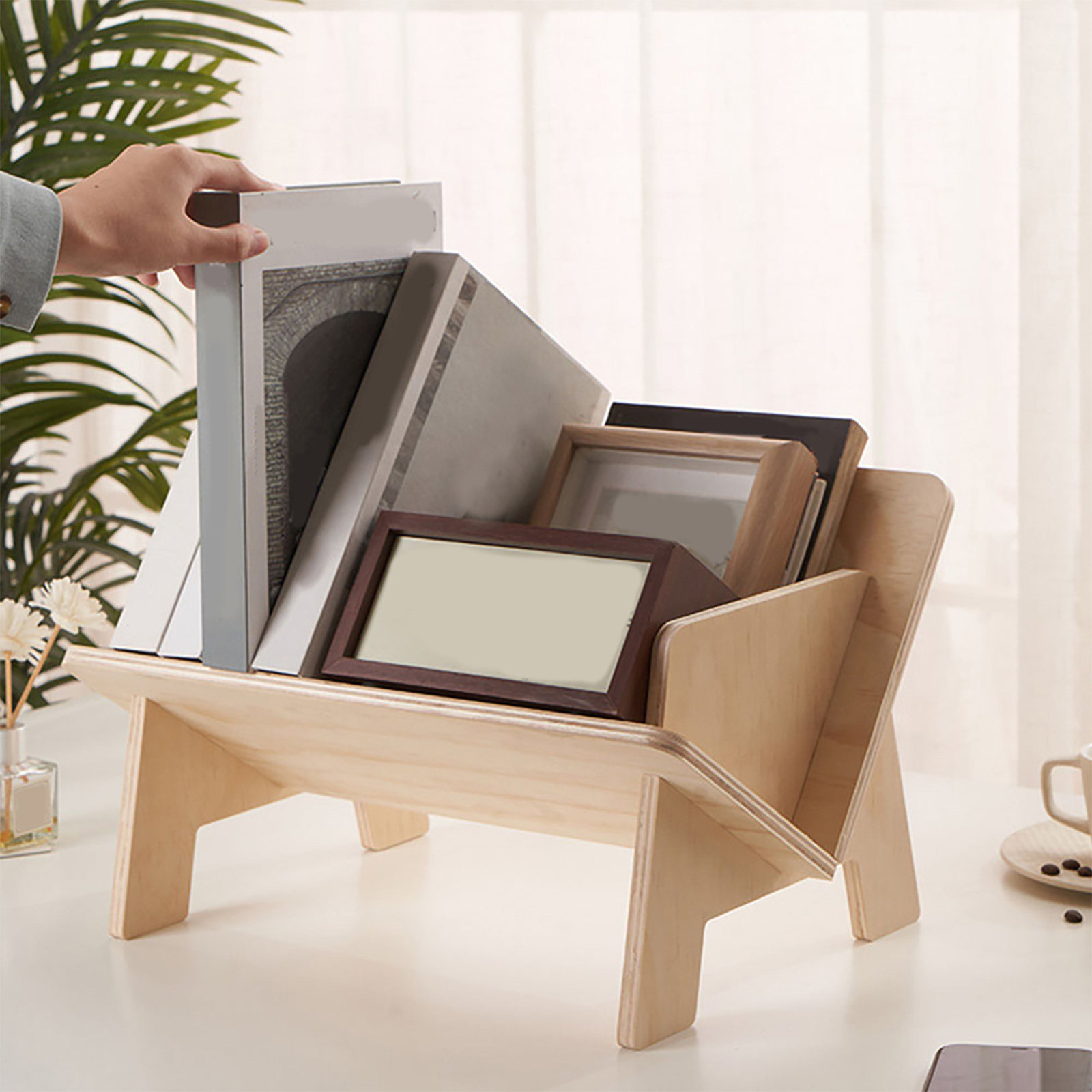 Home Office With Library - 나무 데스크탑 책꽂이 경사형 디자인 테이블탑